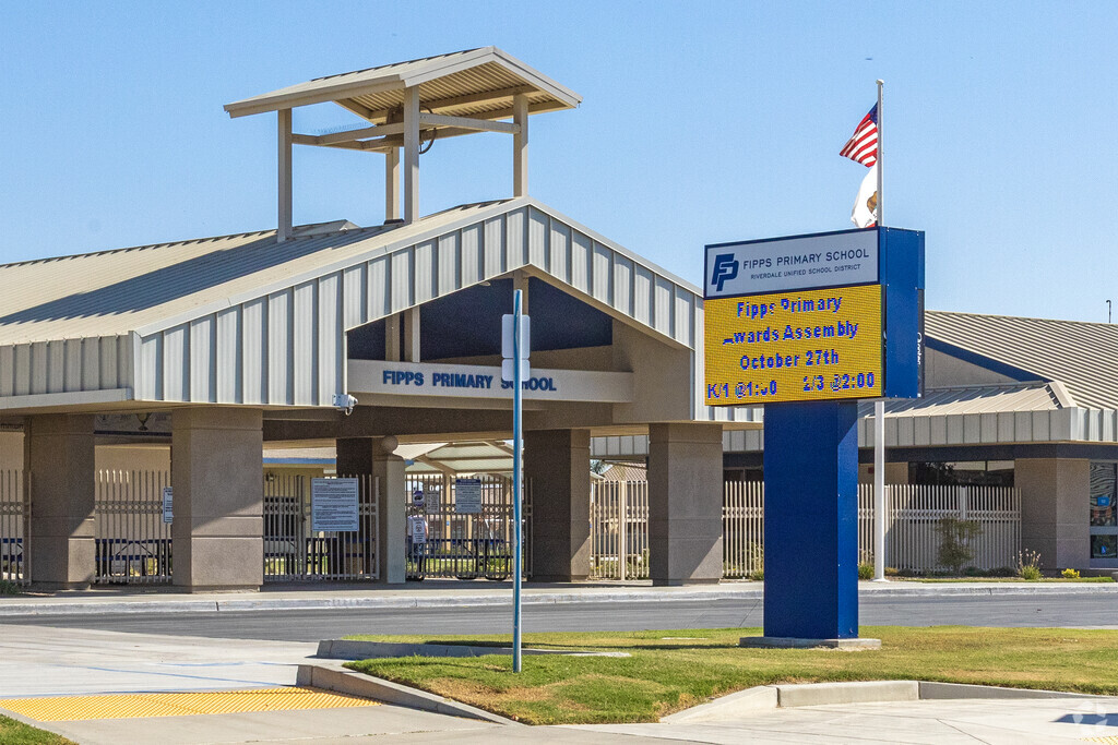 Fipps Primary School serves grades K-4 in Riverdale.