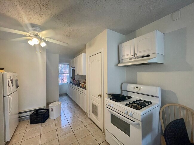 35 Cooper St unit 2, Boston, MA 02113 - photo 2