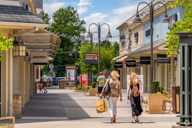Gloucester County Premium Outlets makes for a great outing on a nice day.