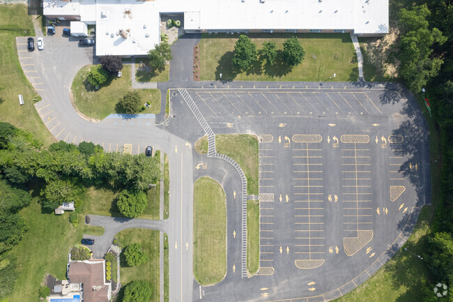 Lynnwood Elementary School didn't leave parents guessing where the pick up drop off location is.