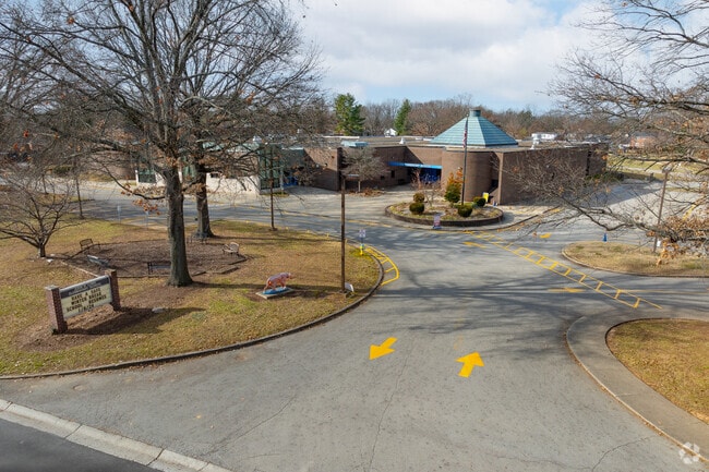 Lowe Elementary School has 567 students in grades K-5.