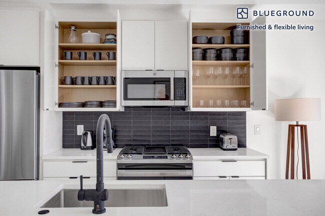 1012 Pennsylvania Ave SE unit FL-1-ID405, Washington, DC 20003 - photo 6