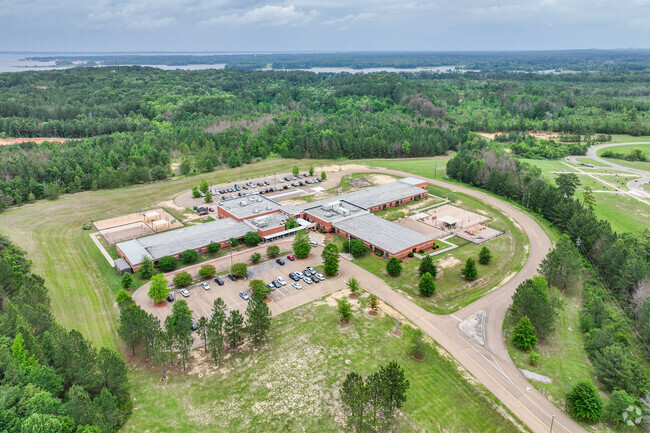 Highland Bluff Elementary School has a student to teacher ratio of 15 to 1.