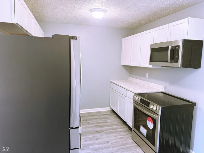 1353 New Field Ln, Indianapolis, IN 46231 - photo 5