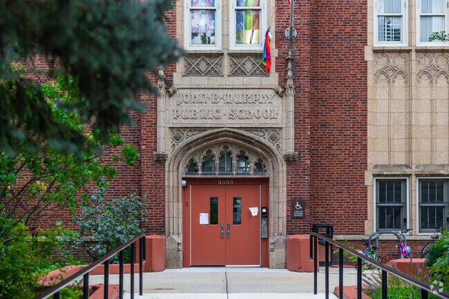 Murphy Elementary School
nurtures a learning environment for all students in Irving Park.