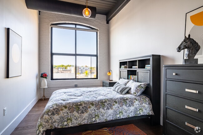 1BR, 1BA - 650SF