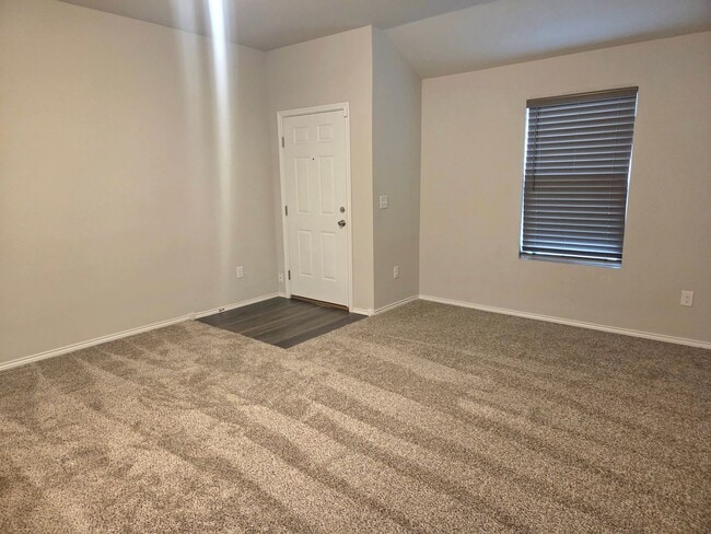 9704 Saddle Dr, Yukon, OK 73099 - photo 4