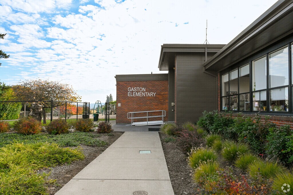 Gaston Elementary School provides education in the neighborhood of 
Outlying Washington County.