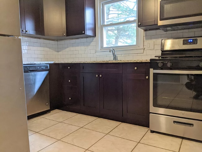 41 Gould Dr unit C, East Hartford, CT 06118 - photo 6