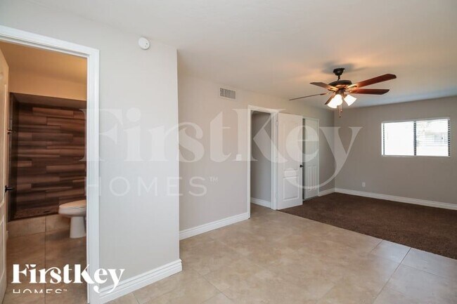 4359 E Lynne Ln, Phoenix, AZ 85042 - photo 7