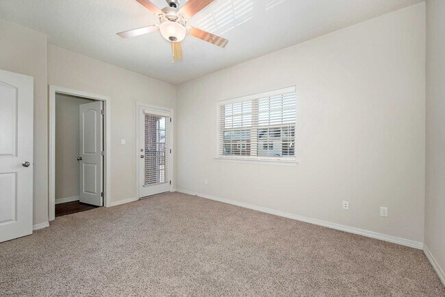 517 Forest Dr Loop, College Station, TX 77840 - photo 6