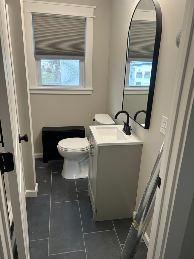 14 Ferrara Ave unit Upstairs front apart, Schenectady, NY 12304 - photo 6