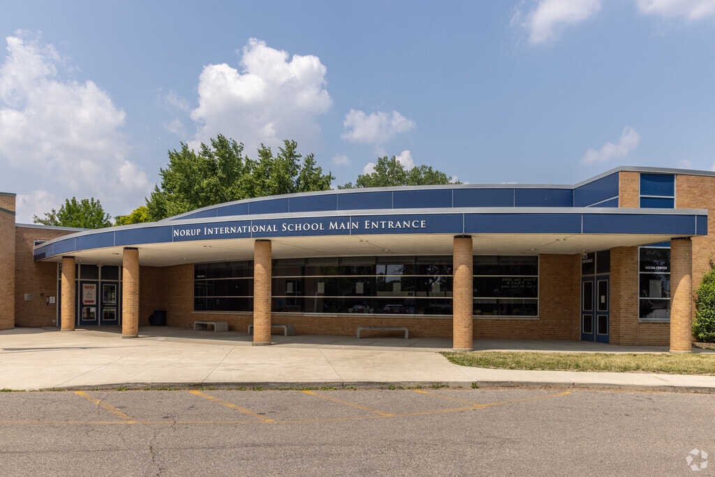 Norup International School's main entrance in Oak Park.