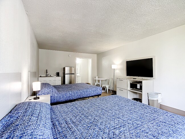 4645 N Socrum Loop Rd unit Double Studio, Lakeland, FL 33809 - photo 4