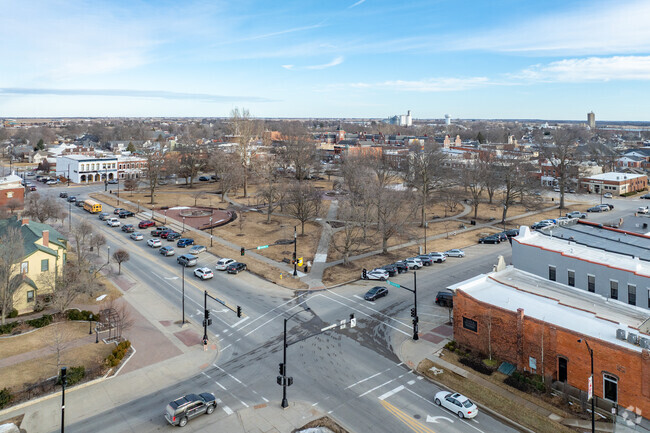 Pella is anchored by its traditional midwest town square, featuring beautiful Central Park.
