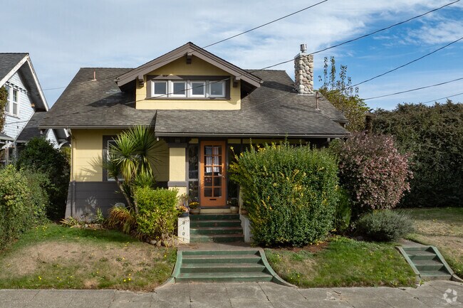 Craftsman-style homes offer welcoming curb appeal in Rosewood.