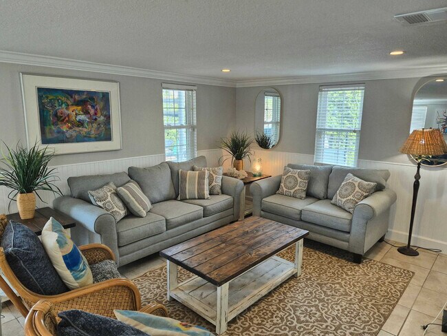 100 7th St S unit ID1366639P, Bradenton Beach, FL 34217 - photo 6