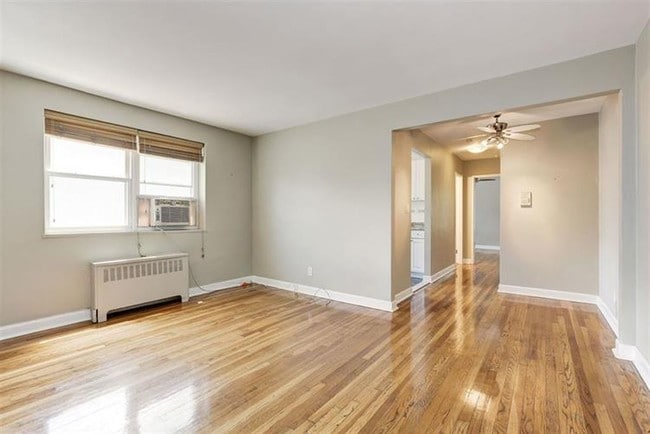 Van Reypen Arms unit 311, Jersey City, NJ 07306 - photo 2