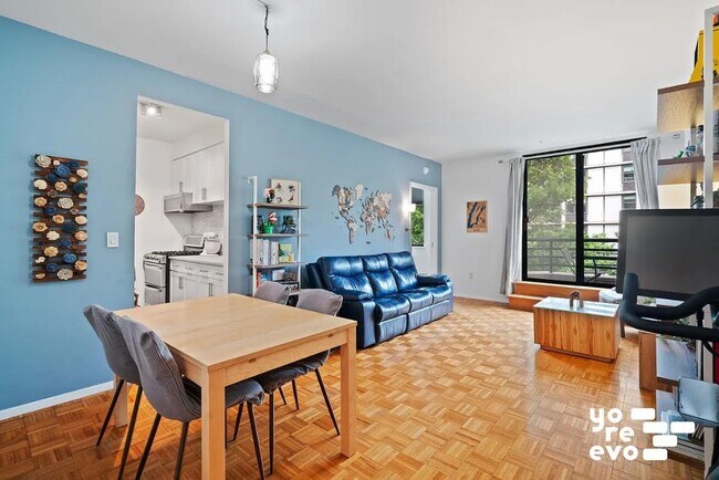 Hudson Tower unit 3Q, New York, NY 10280 - photo 2