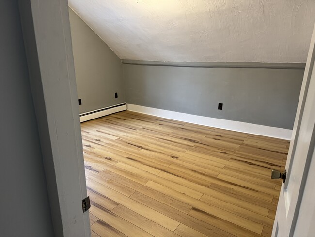 Front upstairs bedroom