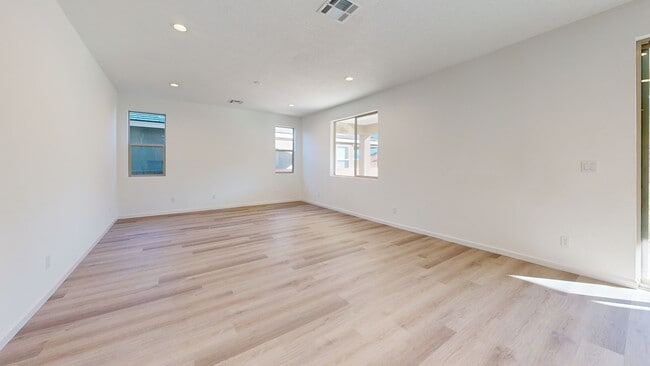 1421 Valle de Colores Rd NW, Los Lunas, NM 87031 - photo 3