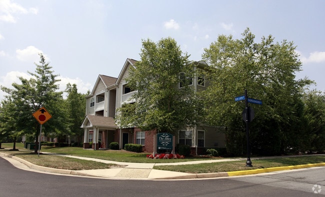 Abbey at South Riding, Chantilly, VA 20152 - photo 3