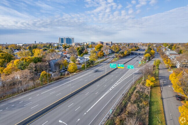 Route 30 in Grider is the bustling artery that connects the neighborhood.
