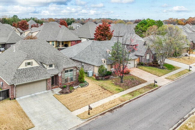 Sidewalks and wide avenues add to the safety and walkability of Knollwood Estates.