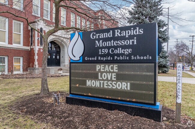 Grand Rapids Montessori Academy's sign.