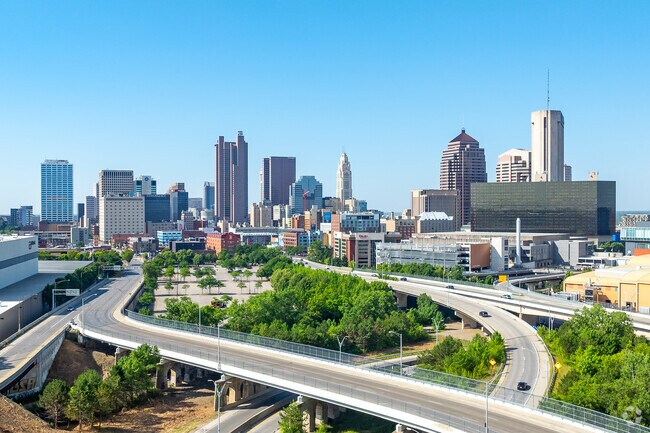 Downtown Columbus is located about 12 miles south from Olentangy Highlands.