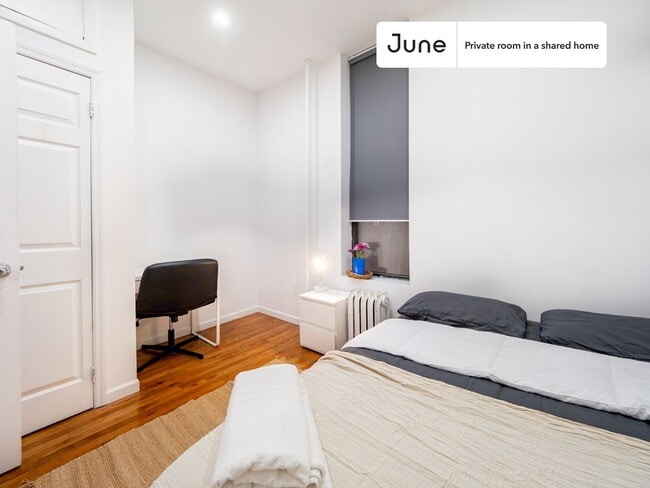 256 W 108th St, New York, NY 10025 - photo 2