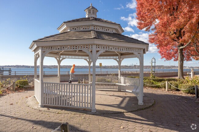 Southwestern Perth Amboy offers abundant water recreation, with sandy beaches at Sadowski Parkway Waterfront Park less than a mile south.