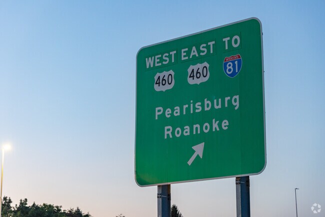 Route 460 provides Ellett-Jennelle with direct routes to nearby schools and parks.