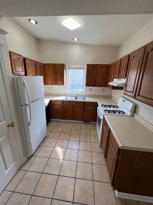 1823 Hutchins Ave unit 1, Rockford, IL 61104 - photo 4