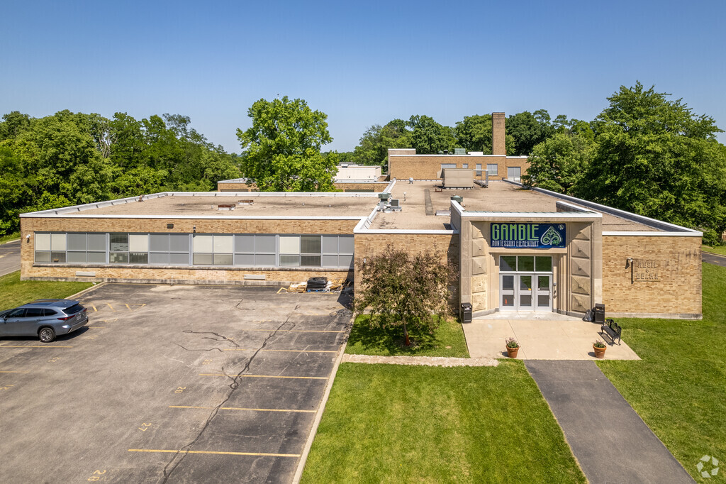 Gamble Montessori Elementary School has parking located near the building in Cincinnati, OH.