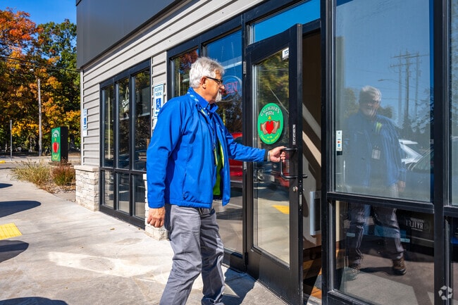 Gallagher's Pizza just outside of Astor East River, is a great place for lunch.