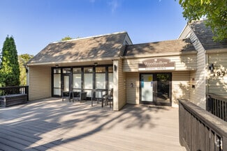 1871 McKelvey Hill Dr, Maryland Heights, MO 63043