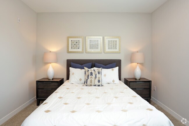 1BR, 1BA - 690 SF - Bedroom