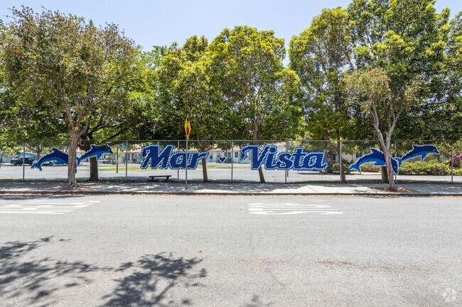 Mar Vista Elementary stands proud as beacon where local kids can learn.