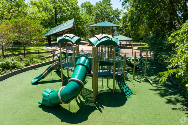Meramec Elementary has a well kept playground.