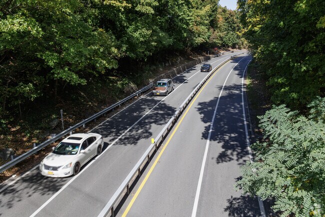 The Bronx River Parkway gives Cedar Knolls residents a quick drive into Manhattan.