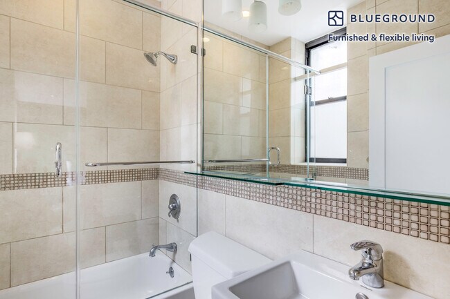 488 7th Ave unit FL10-ID143, New York, NY 10018 - photo 7