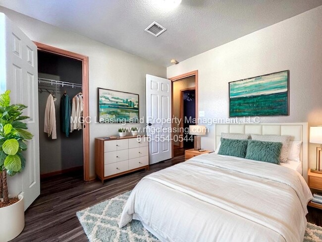 123 SW Rock Garden Ln, Blue Springs, MO 64064 - photo 2