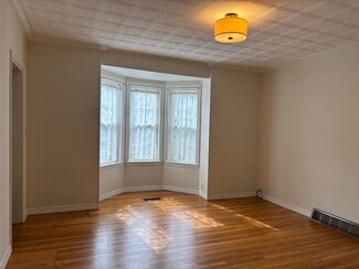 189 N Main St, Northampton, MA 01062
