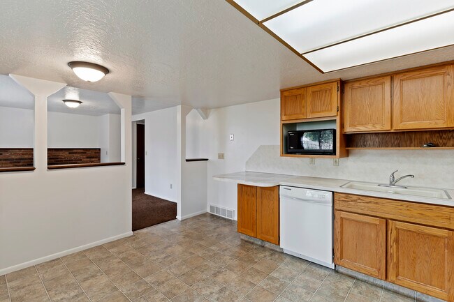 3652 W 4625 S, Roy, UT 84067 - photo 7