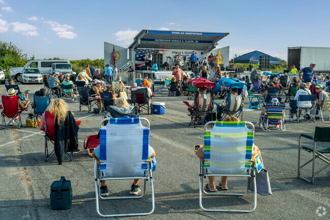 Be sure to catch Make Me Smile perform the hits of Chicago Tribute at Town Park in Pt. Lookout.