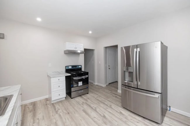 9 Englewood Ave unit Rooms, Worcester, MA 01603 - photo 2