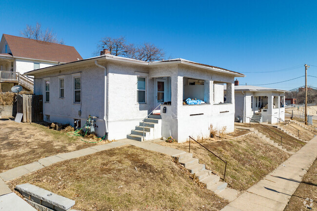 In Columbus Park, you will find different styles of Ranch style homes.