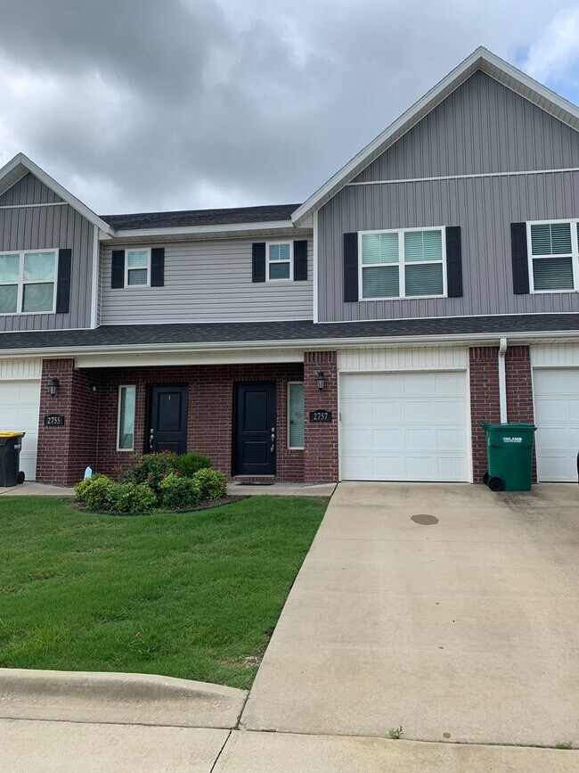 2757 W Kilimanjaro Way, Rogers, AR 72758