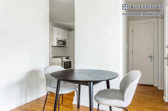 19 Forest St unit FL3-ID344, Cambridge, MA 02140 - photo 4